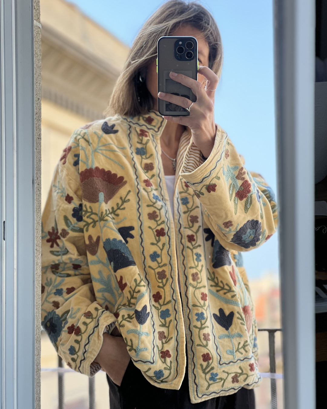 Chaqueta suzani terciopelo bordada amarillo