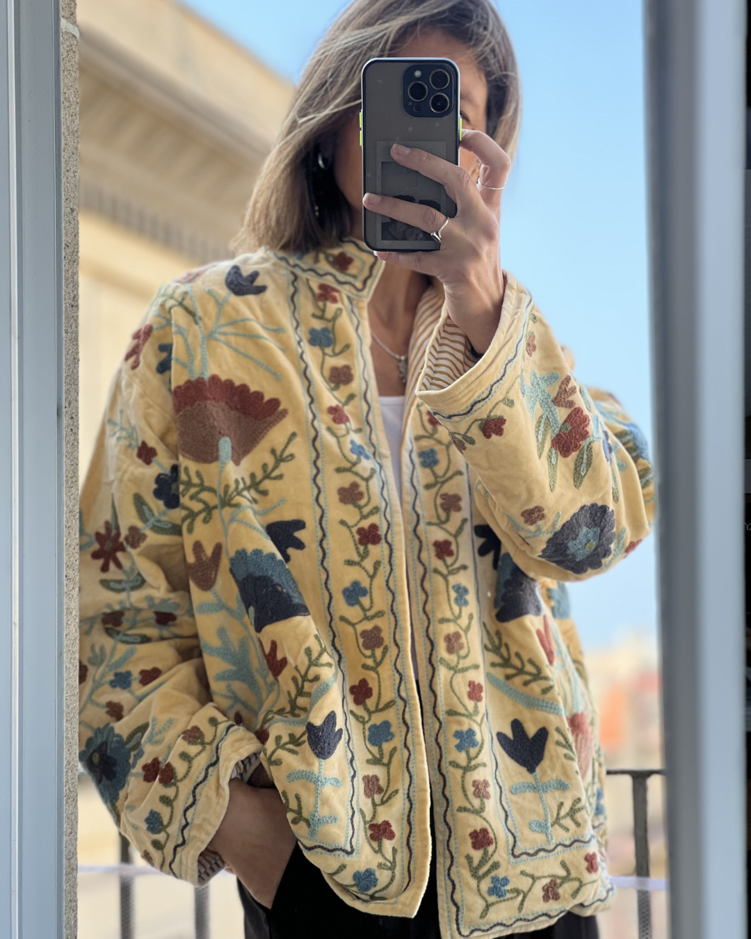 Chaqueta suzani terciopelo bordada amarillo